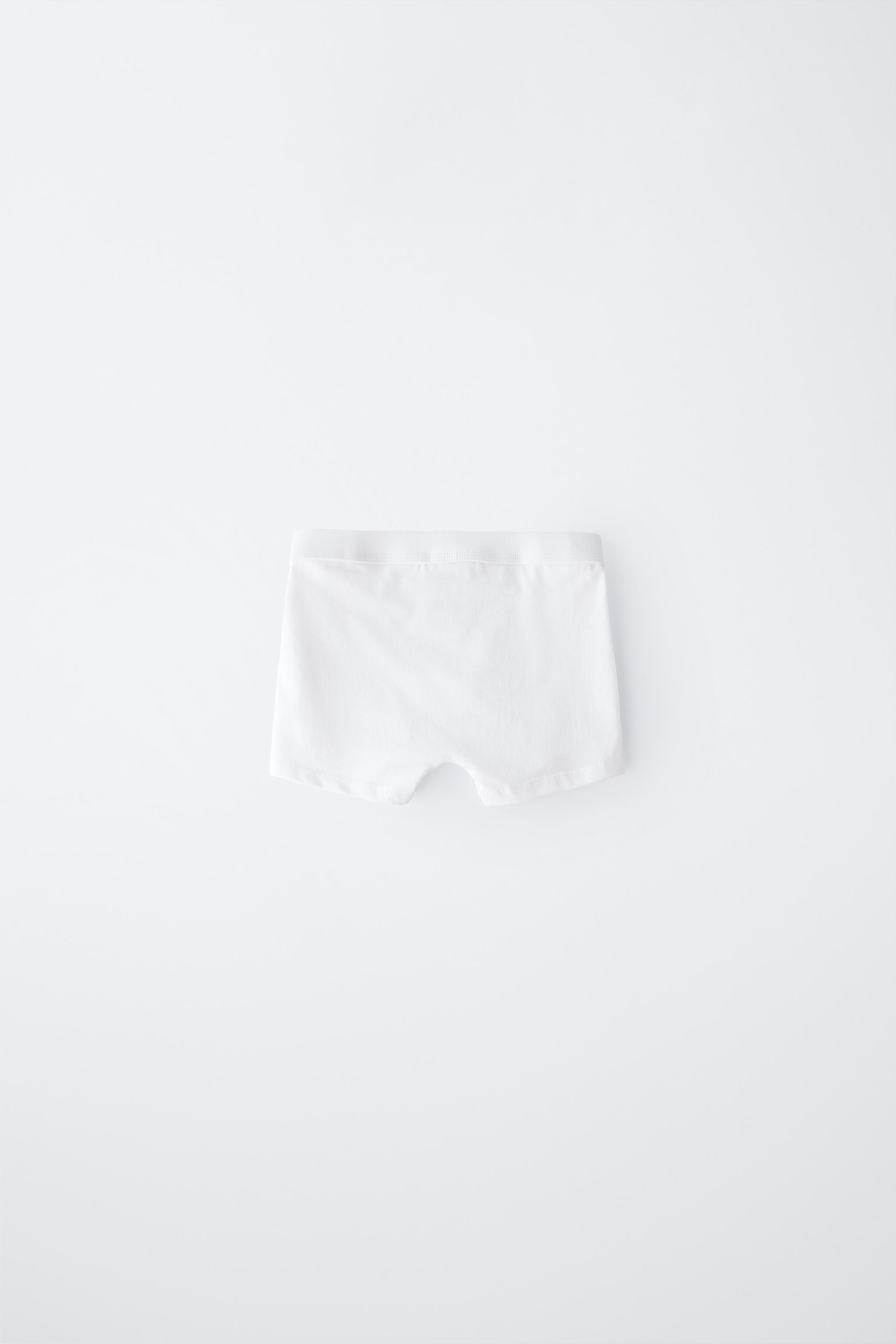 AGES 6-14 / THREE-PACK OF PLAIN BOXERS WITH LABEL